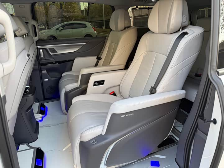 Фото 10 - Buick GL8 ES