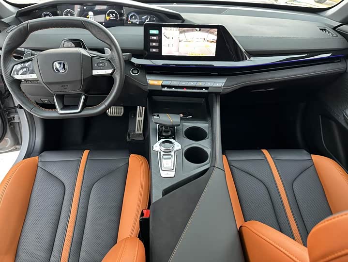 Фото 10 - Changan UNI-V