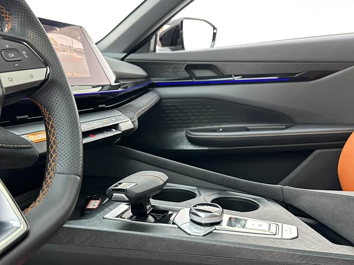 Фото 11 - Changan UNI-V