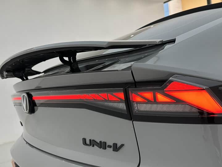 Фото 19 - Changan UNI-V