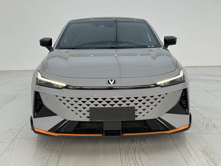 Фото 2 - Changan UNI-V