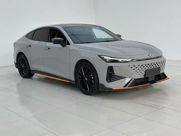 Фото 3 - Changan UNI-V