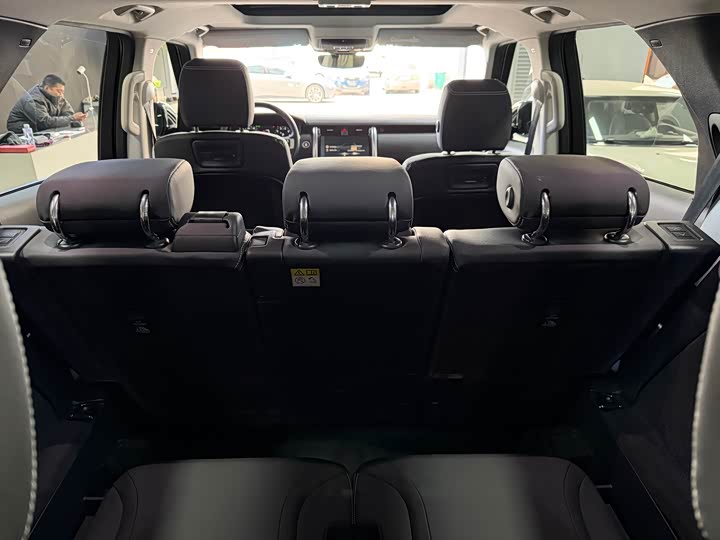 Фото 12 - Land Rover Discovery