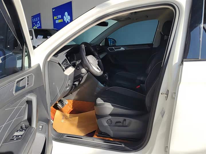 Фото 9 - Volkswagen Tiguan L Pro