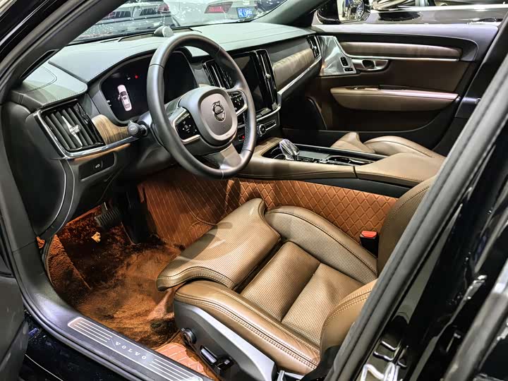 Фото 4 - Volvo S90