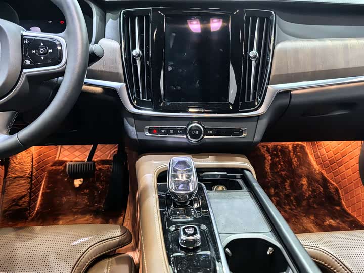 Фото 8 - Volvo S90