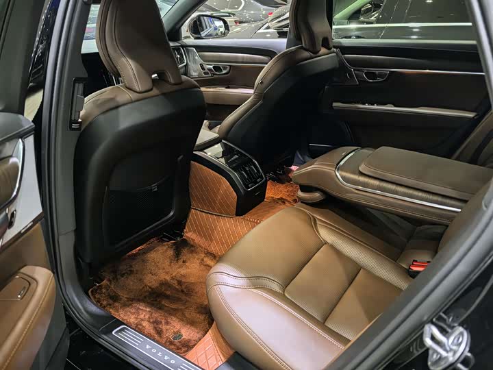 Фото 9 - Volvo S90