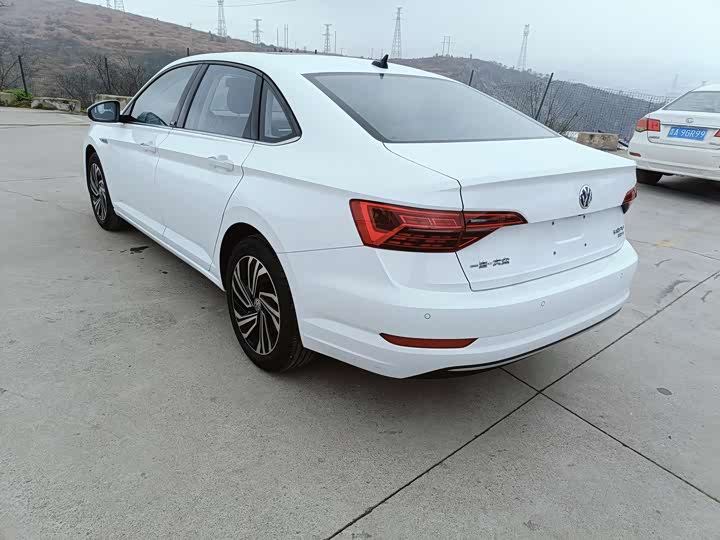 Фото 13 - Volkswagen Sagitar L