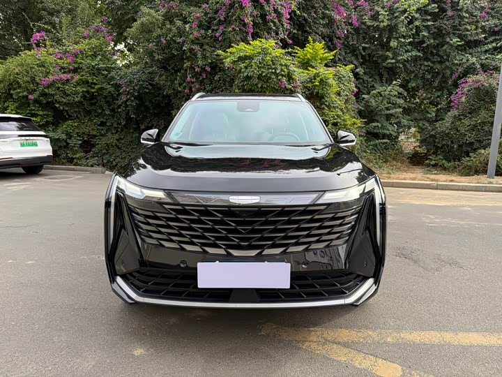 Фото 2 - Geely Atlas L