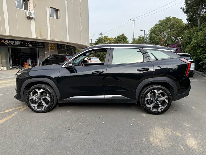 Фото 4 - Geely Atlas L