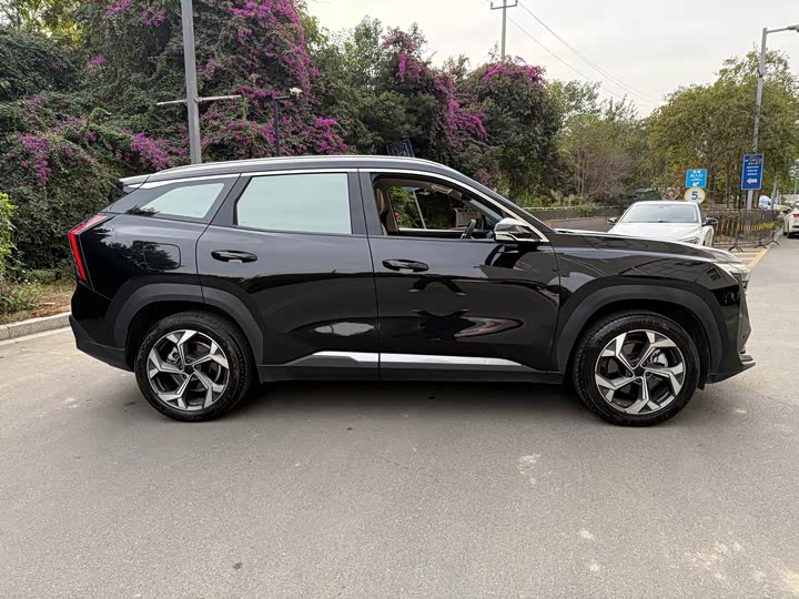 Фото 5 - Geely Atlas L