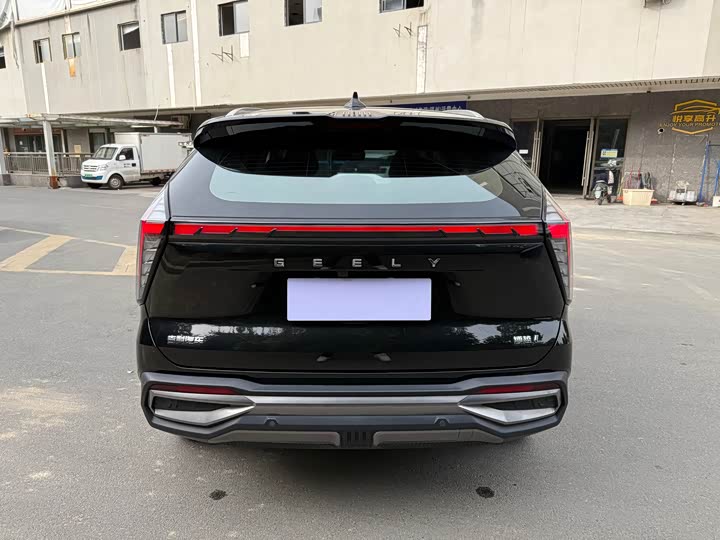 Фото 7 - Geely Atlas L