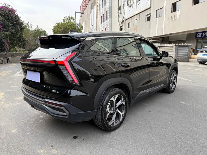 Фото 8 - Geely Atlas L