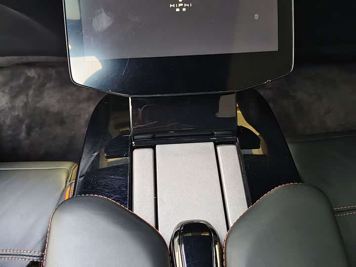 Фото 10 - HiPhi X