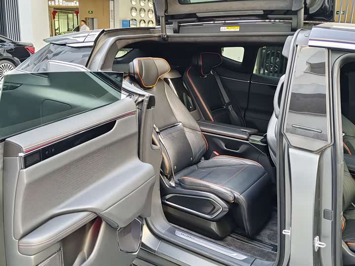 Фото 13 - HiPhi X