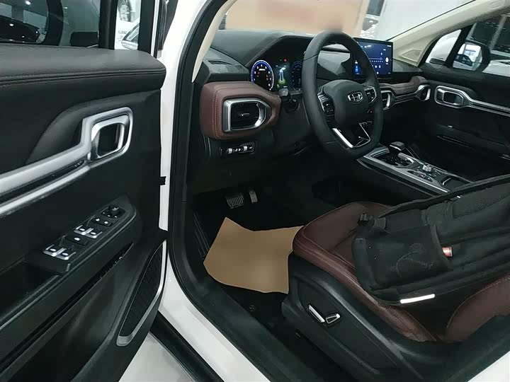 Фото 16 - Geely Okavango