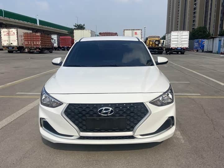 Фото 2 - Hyundai Celesta