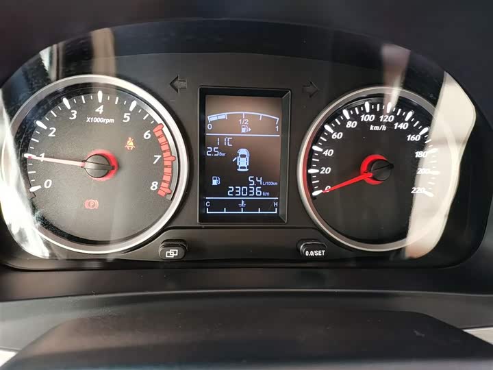 Фото 12 - Dongfeng Forthing T5