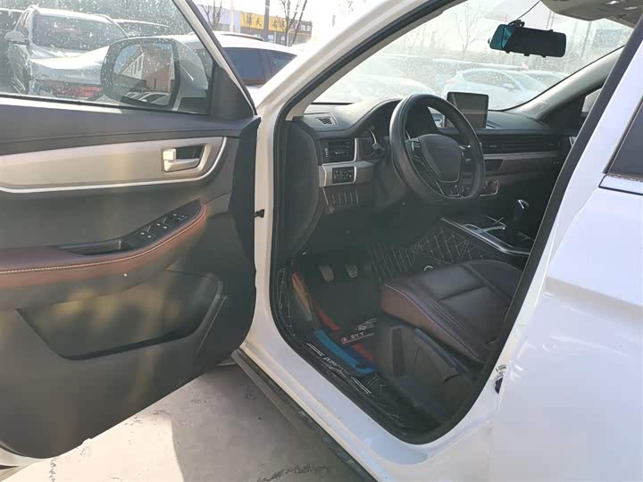 Фото 16 - Dongfeng Forthing T5