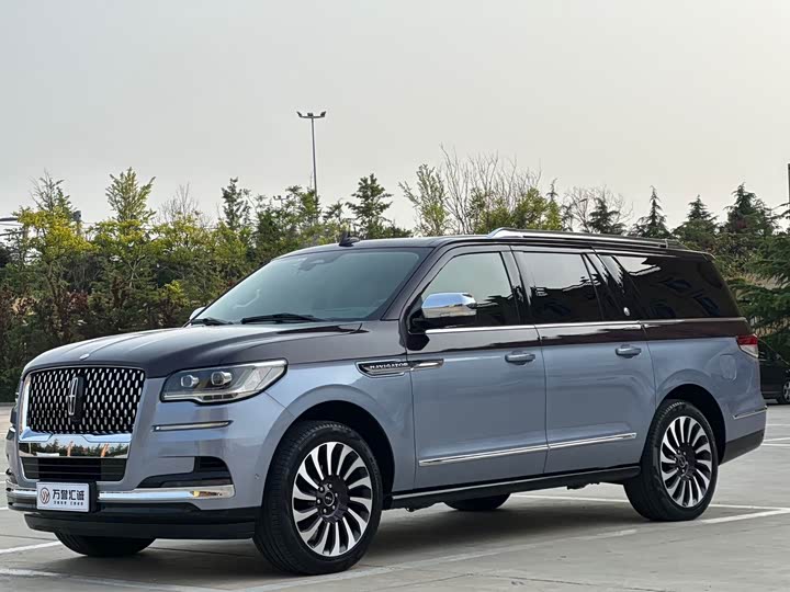 Фото 1 - Lincoln Navigator One