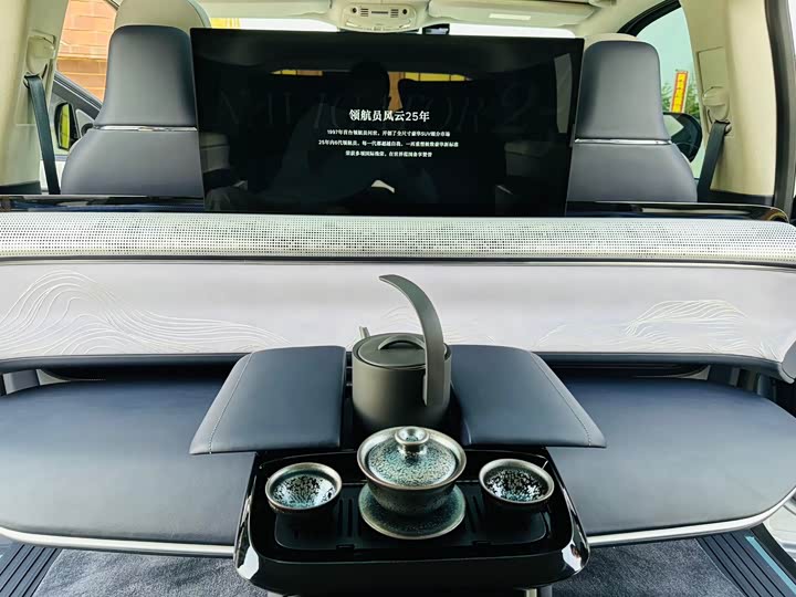 Фото 17 - Lincoln Navigator One