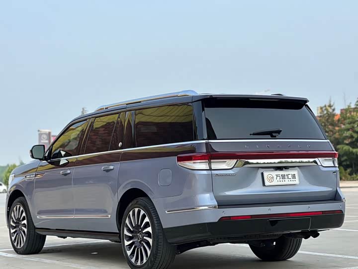 Фото 3 - Lincoln Navigator One