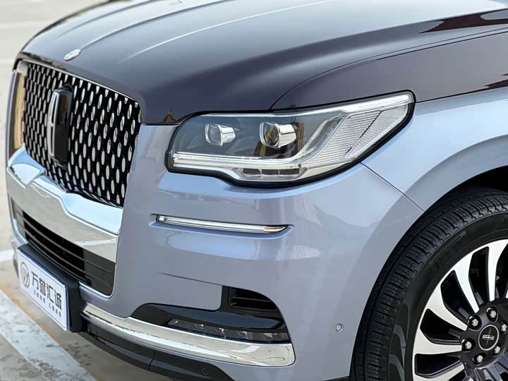 Фото 5 - Lincoln Navigator One