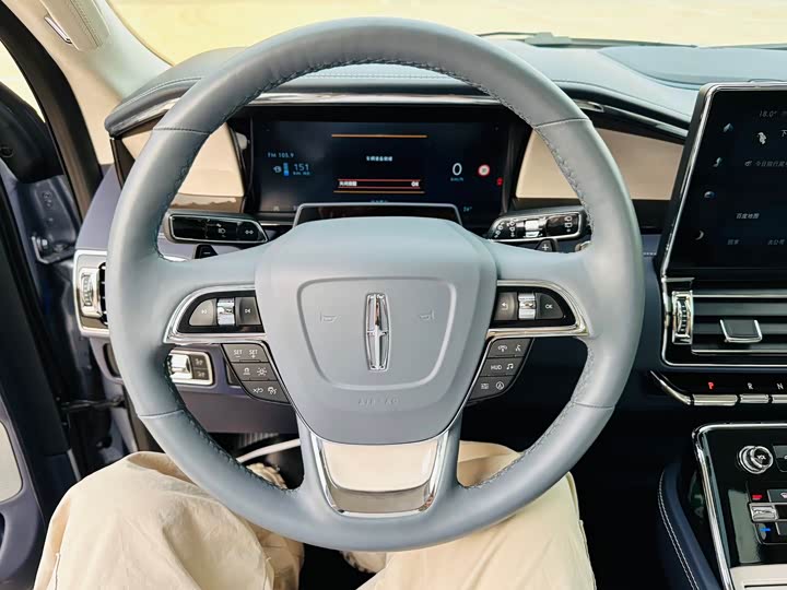 Фото 8 - Lincoln Navigator One