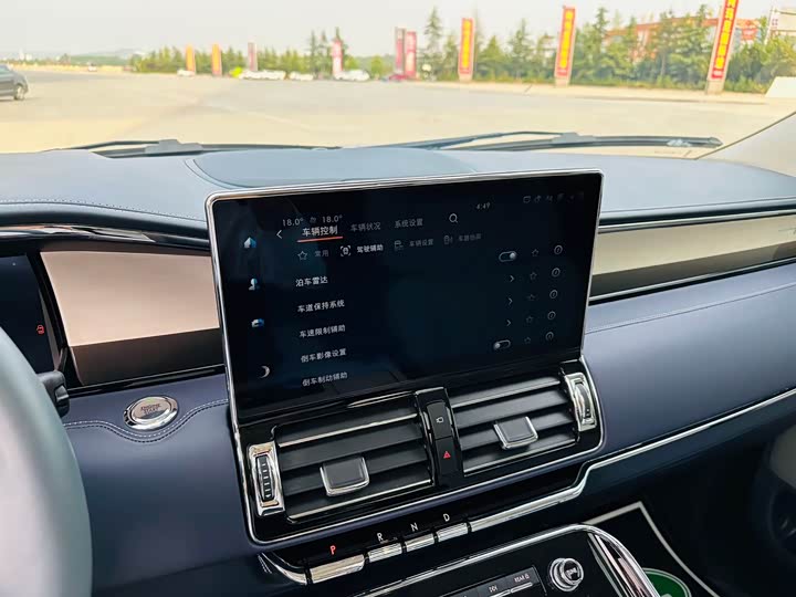 Фото 9 - Lincoln Navigator One