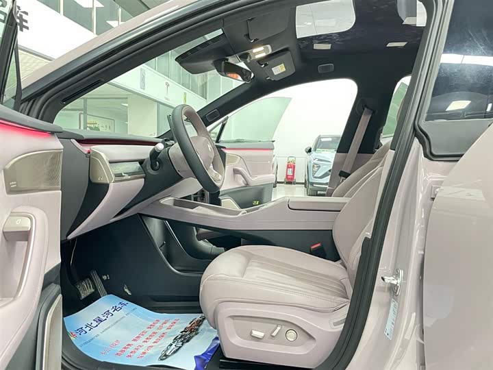 Фото 15 - Nio Onvo L60