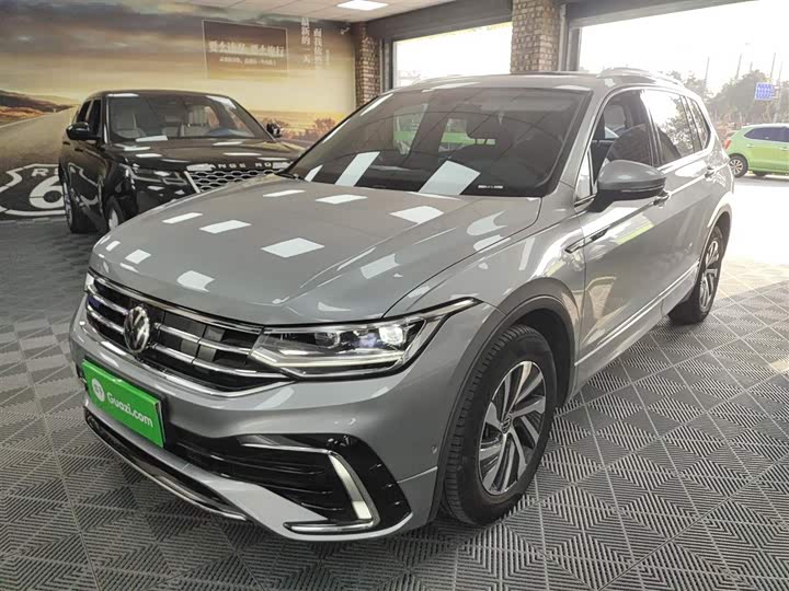 Фото 1 - Volkswagen Tiguan L Hybrid