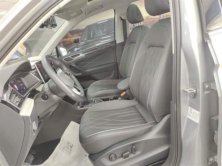 Фото 15 - Volkswagen Tiguan L Hybrid