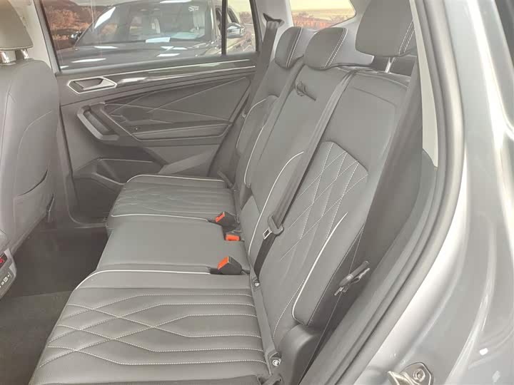 Фото 17 - Volkswagen Tiguan L Hybrid