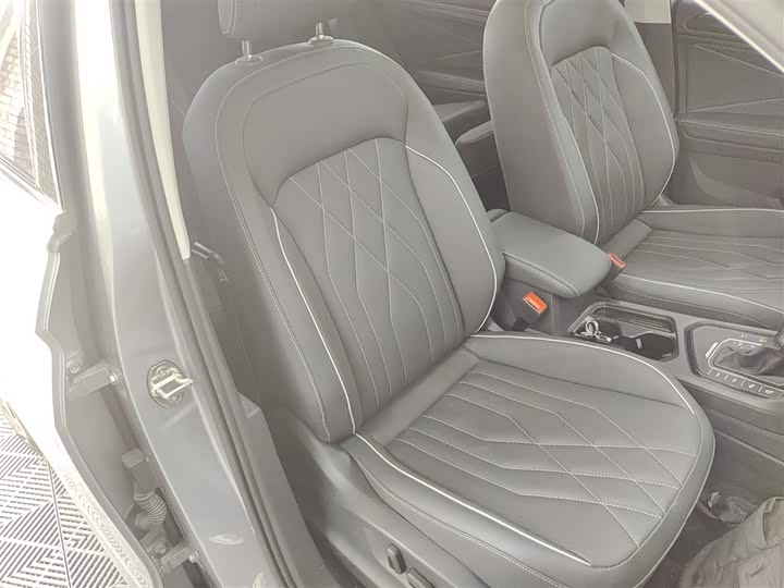 Фото 25 - Volkswagen Tiguan L Hybrid