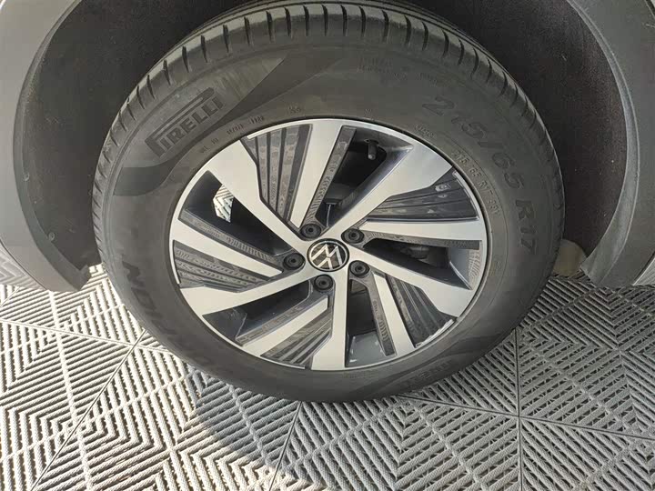 Фото 26 - Volkswagen Tiguan L Hybrid