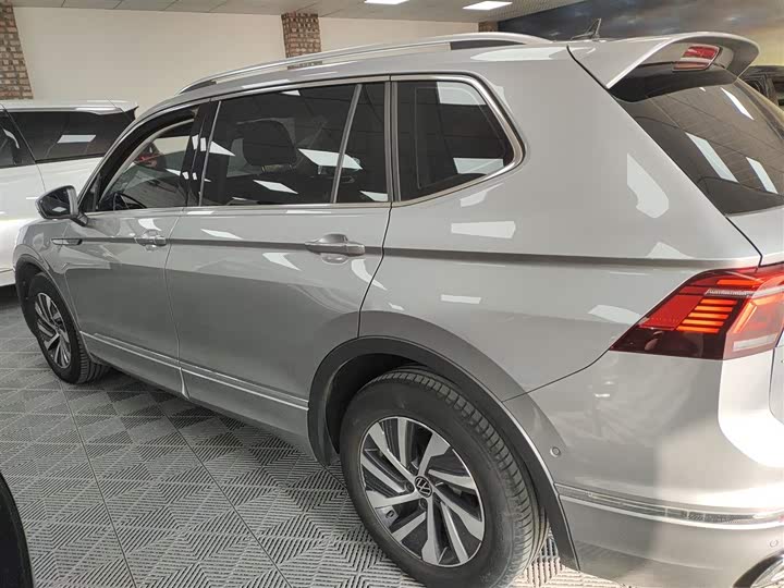 Фото 5 - Volkswagen Tiguan L Hybrid
