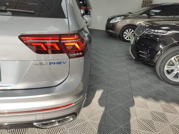 Фото 8 - Volkswagen Tiguan L Hybrid