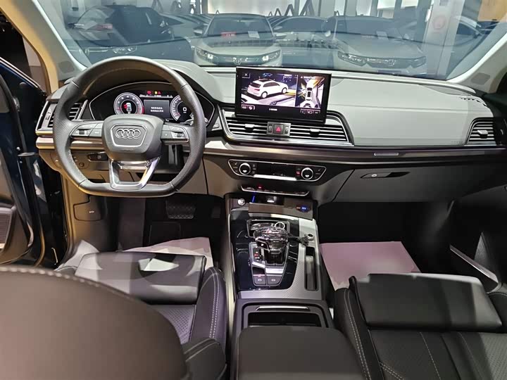 Фото 10 - Audi Q5L