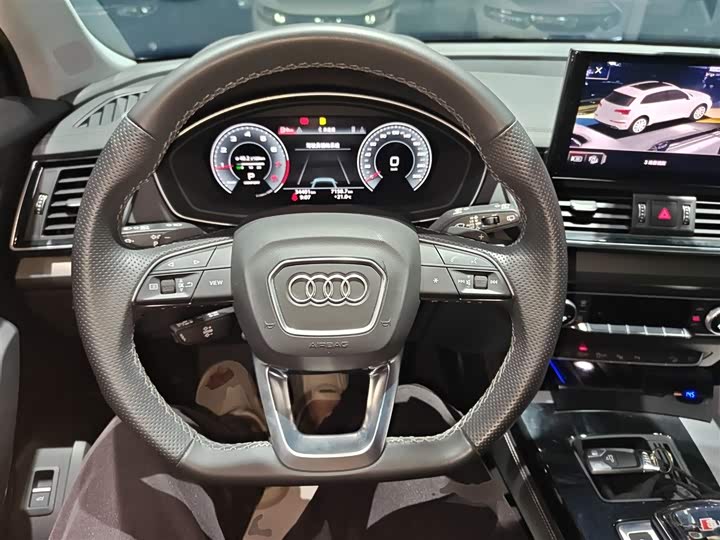 Фото 11 - Audi Q5L