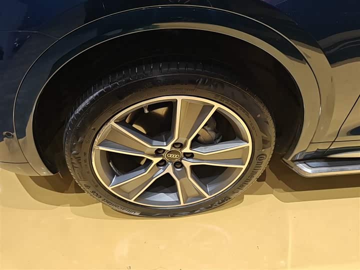 Фото 23 - Audi Q5L