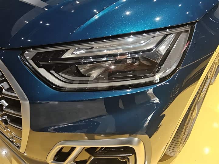 Фото 24 - Audi Q5L