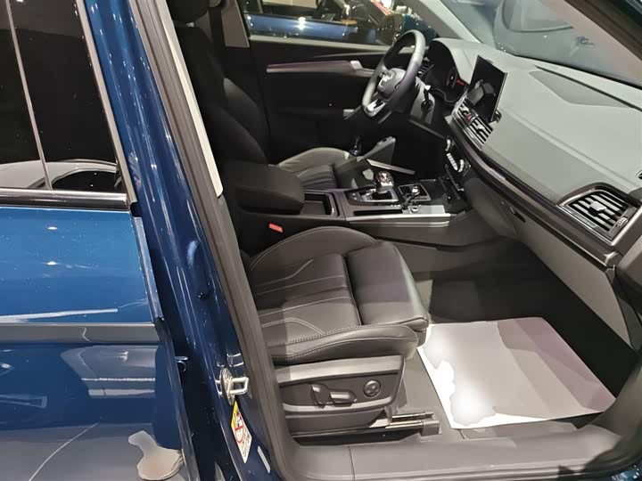 Фото 25 - Audi Q5L