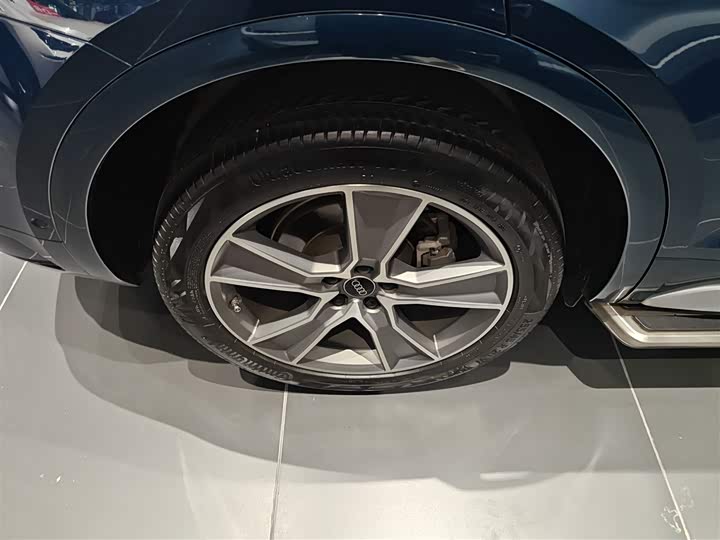 Фото 26 - Audi Q5L