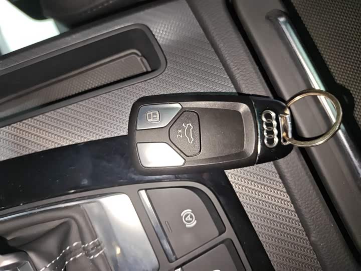 Фото 9 - Audi Q5L