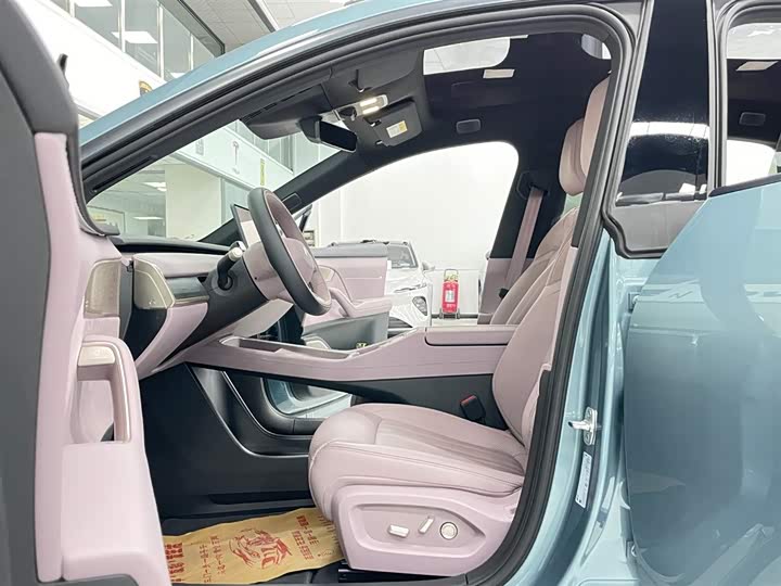 Фото 14 - Nio Onvo L60