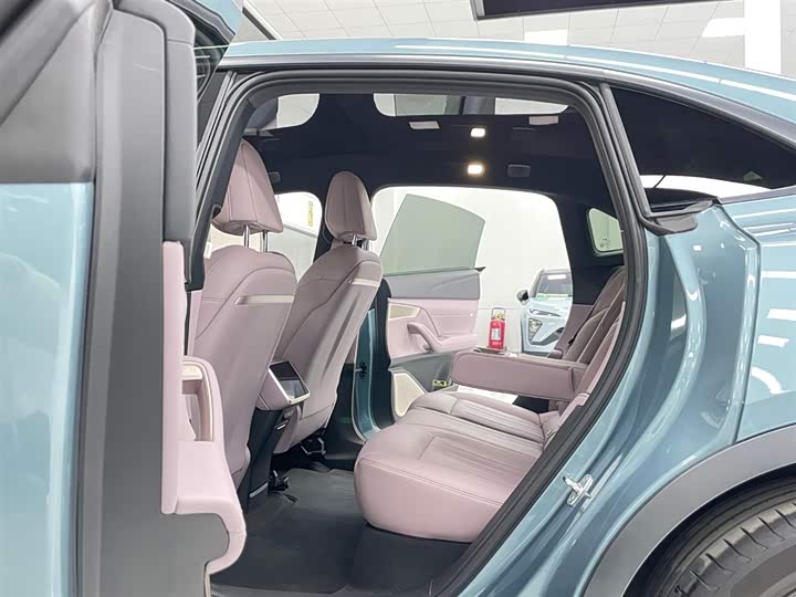 Фото 15 - Nio Onvo L60