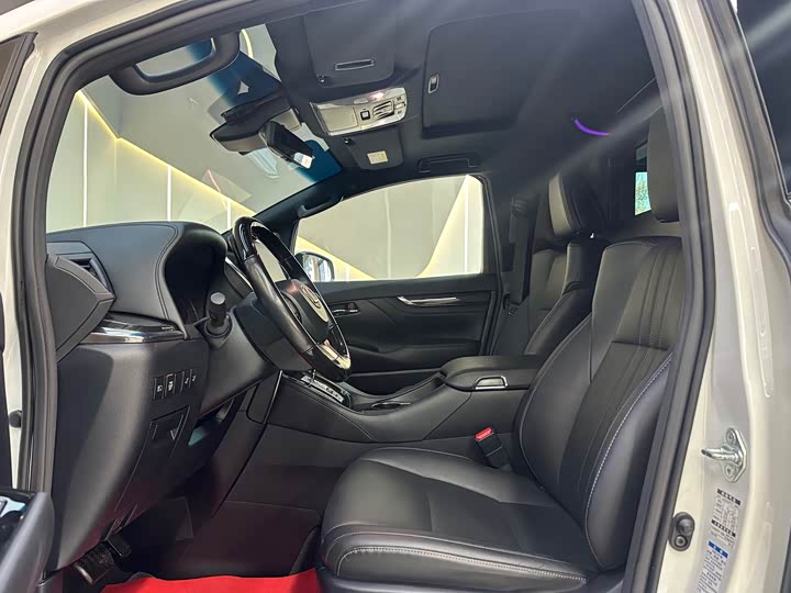 Фото 11 - Lexus LM