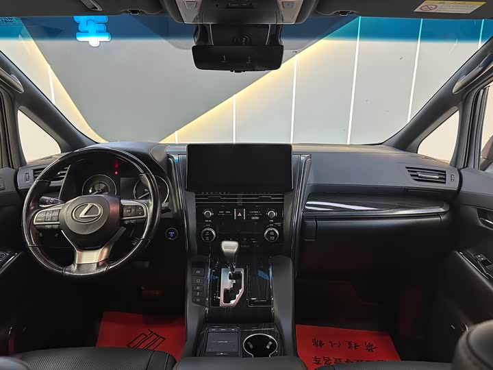 Фото 12 - Lexus LM