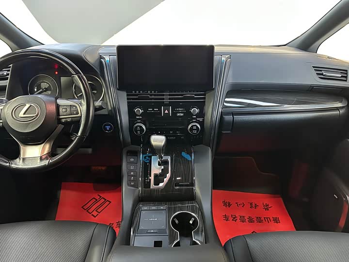 Фото 13 - Lexus LM