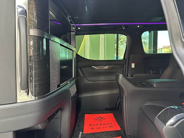 Фото 20 - Lexus LM